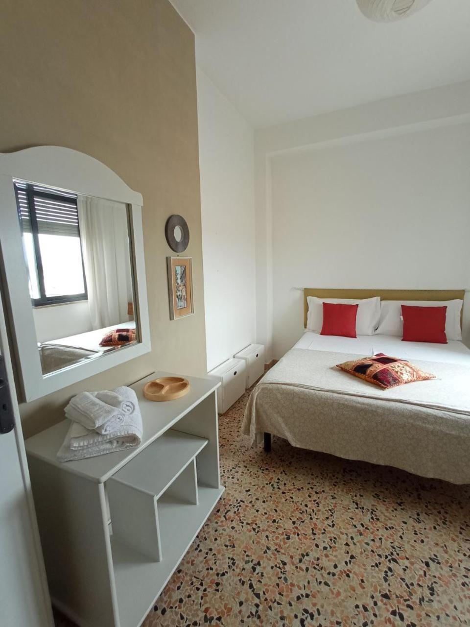 Myhouse Hotel Olbia Buitenkant foto